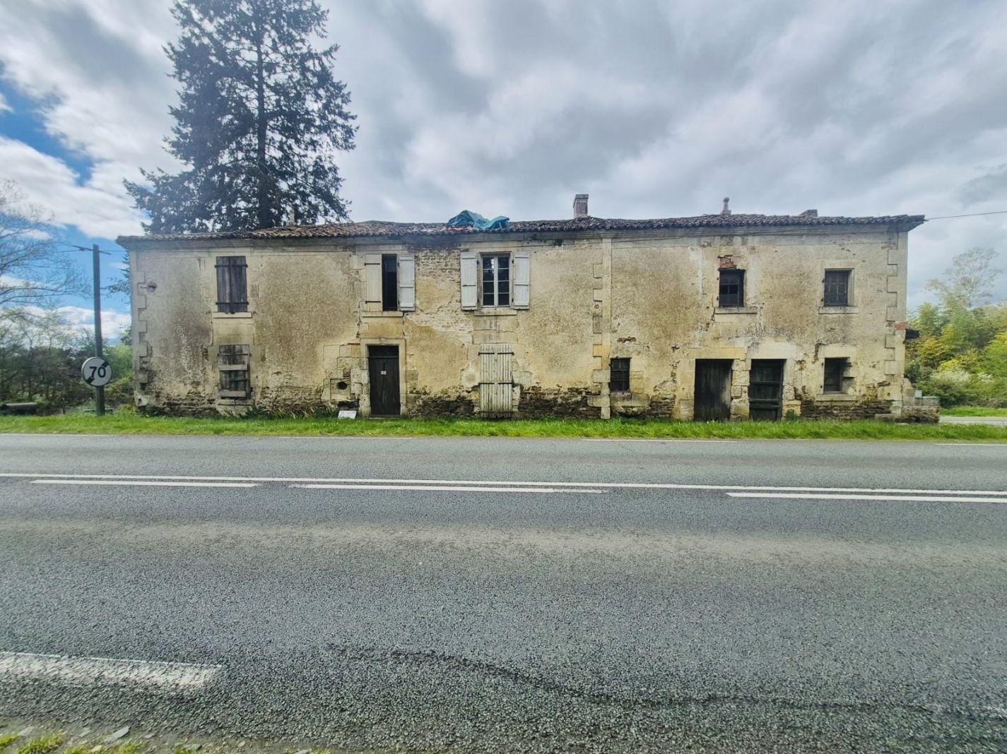 Selection de nos biens actuellement à vendre maisons, appartements, garages, terrains, locaux commerciaux etc.