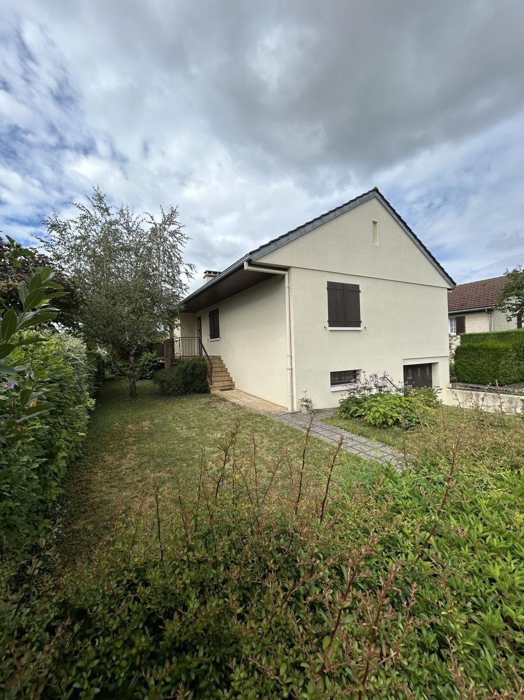 Selection de nos biens actuellement à vendre maisons, appartements, garages, terrains, locaux commerciaux etc.