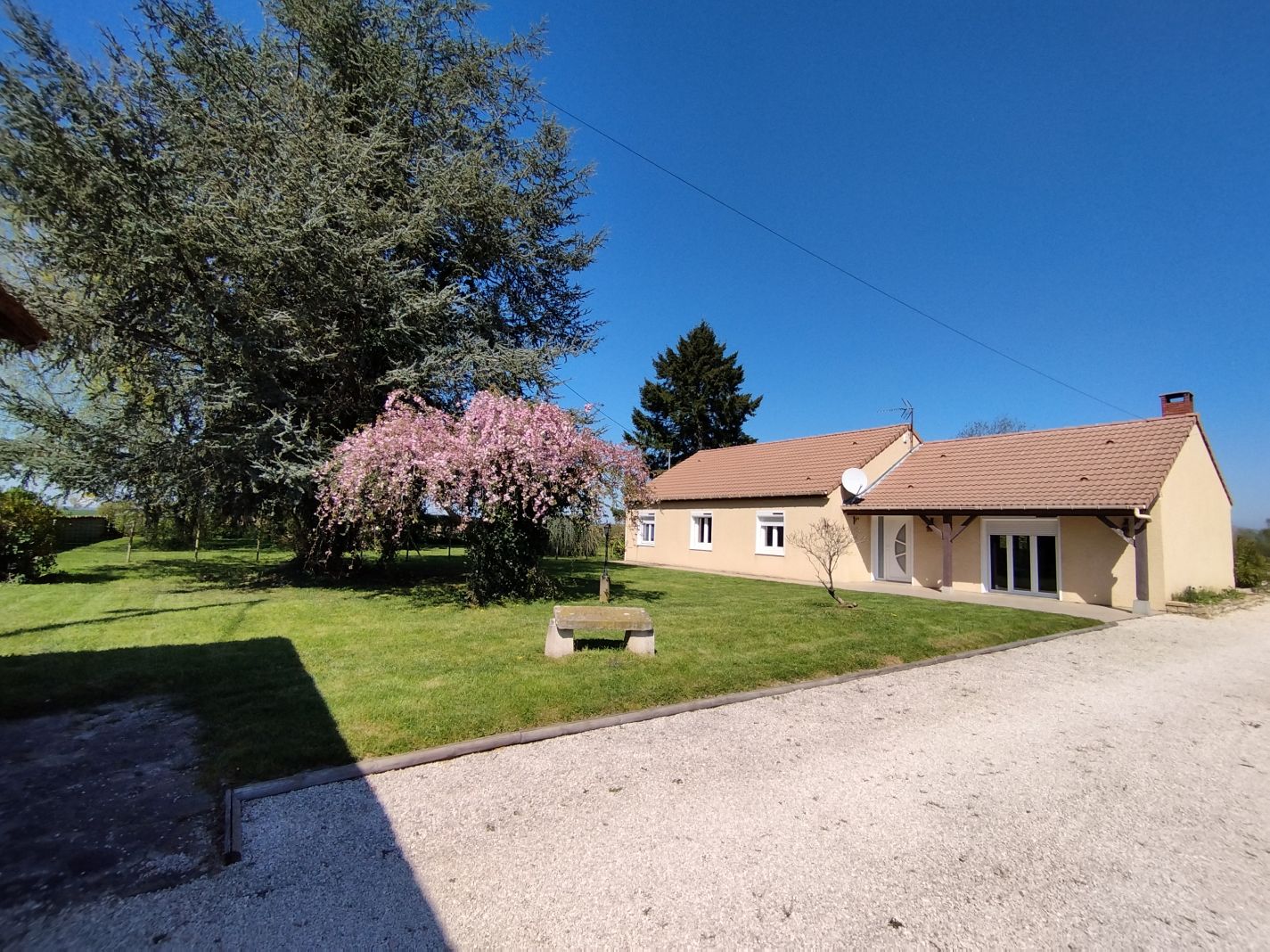 Selection de nos biens actuellement à vendre maisons, appartements, garages, terrains, locaux commerciaux etc.