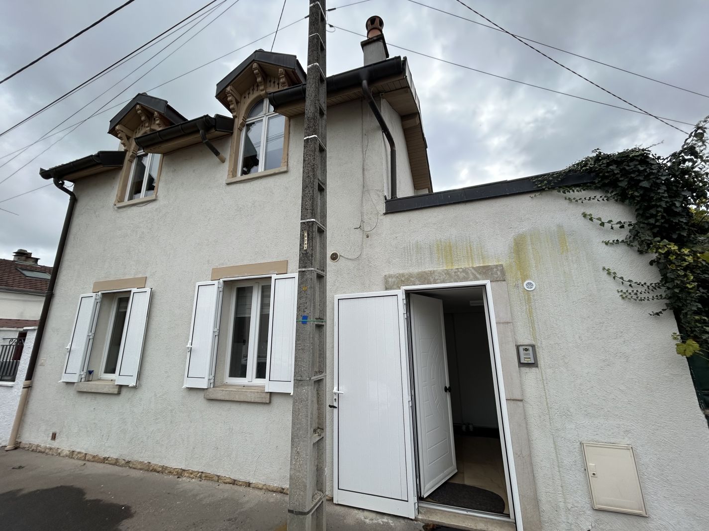 Selection de nos biens actuellement à vendre maisons, appartements, garages, terrains, locaux commerciaux etc.