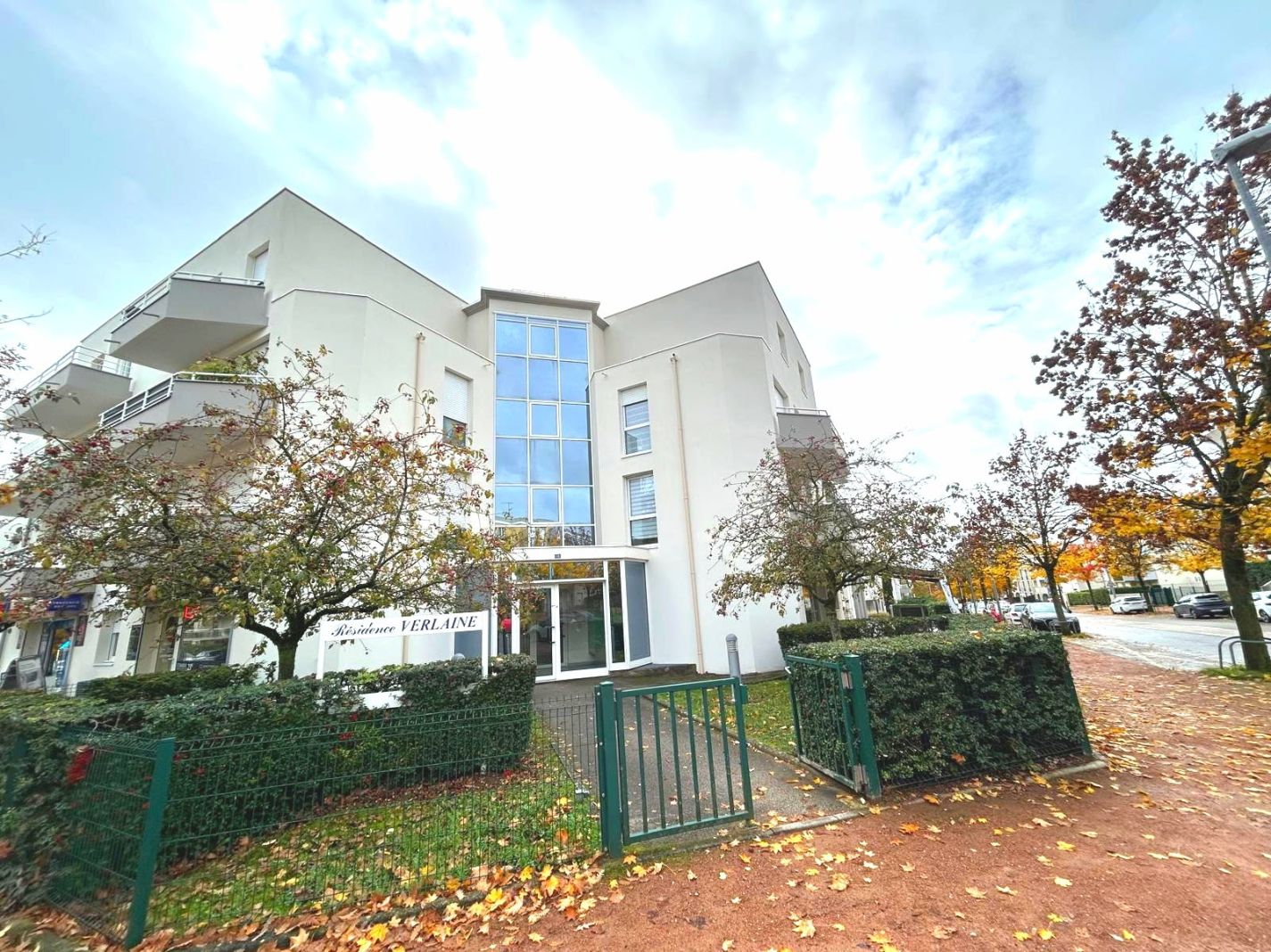 Selection de nos biens actuellement à vendre maisons, appartements, garages, terrains, locaux commerciaux etc.