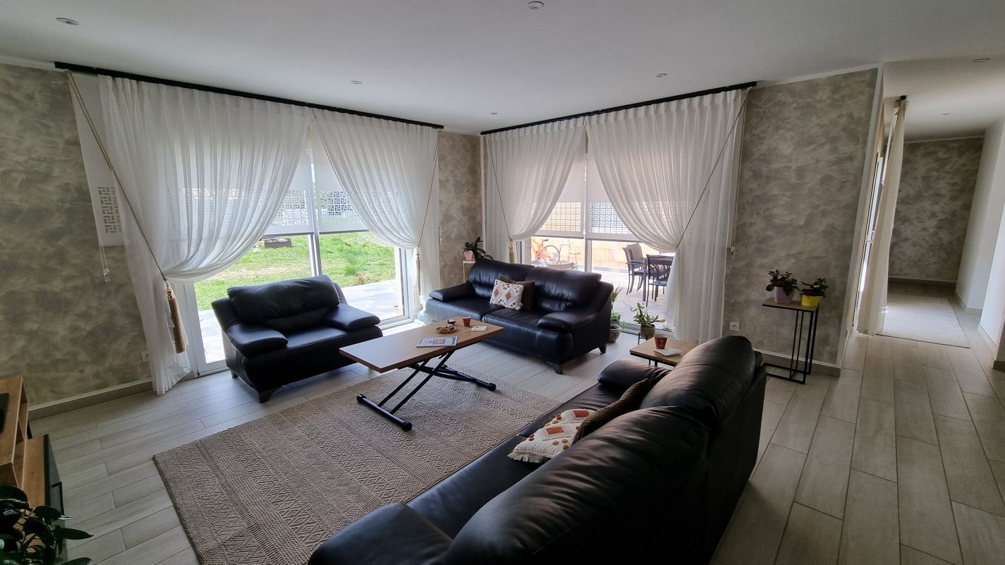 Selection de nos biens actuellement à vendre maisons, appartements, garages, terrains, locaux commerciaux etc.