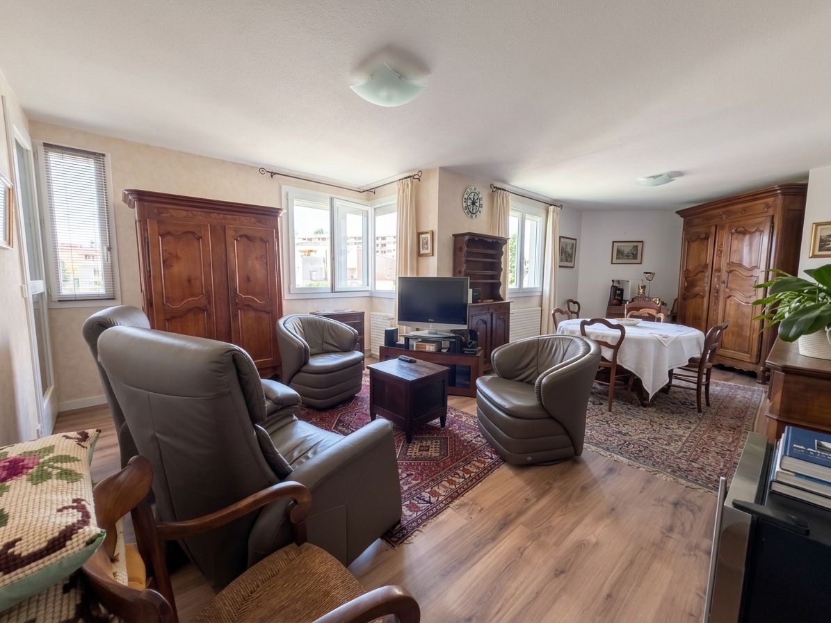 Selection de nos biens actuellement à vendre maisons, appartements, garages, terrains, locaux commerciaux etc.