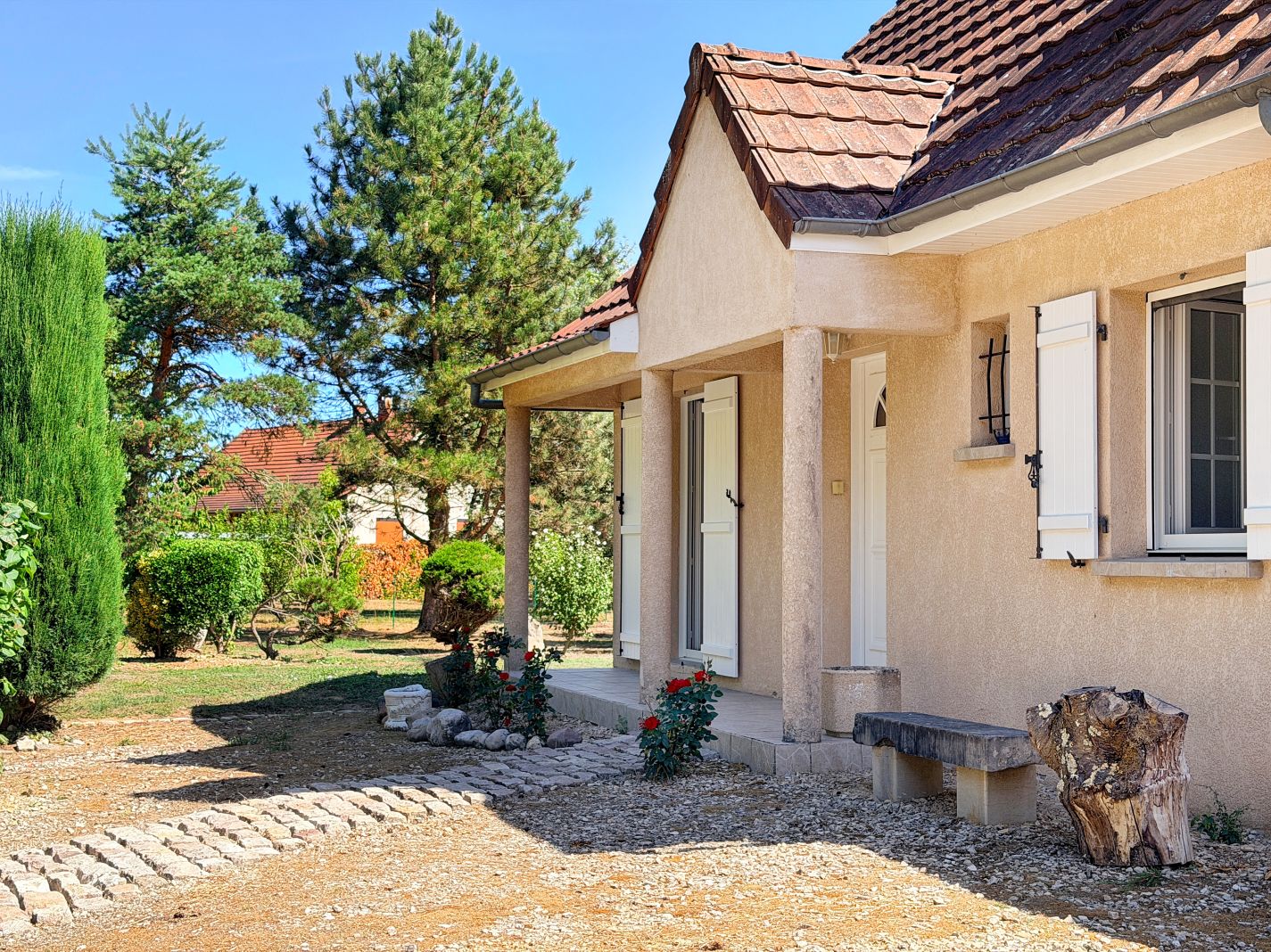Selection de nos biens actuellement à vendre maisons, appartements, garages, terrains, locaux commerciaux etc.