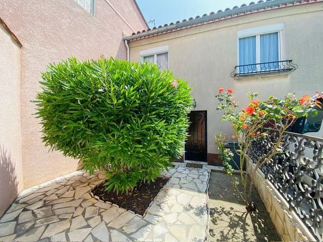 Selection de nos biens actuellement à vendre maisons, appartements, garages, terrains, locaux commerciaux etc.
