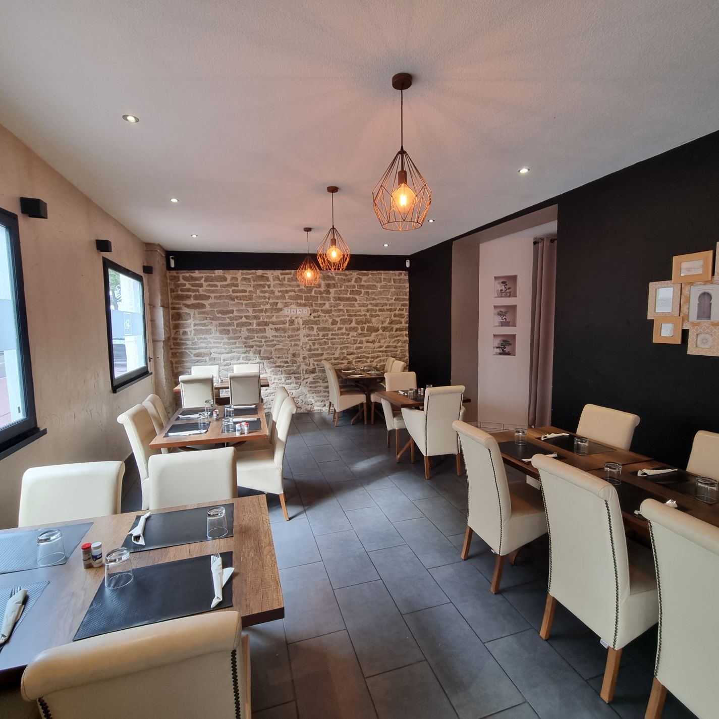 Selection de nos biens actuellement à vendre maisons, appartements, garages, terrains, locaux commerciaux etc.